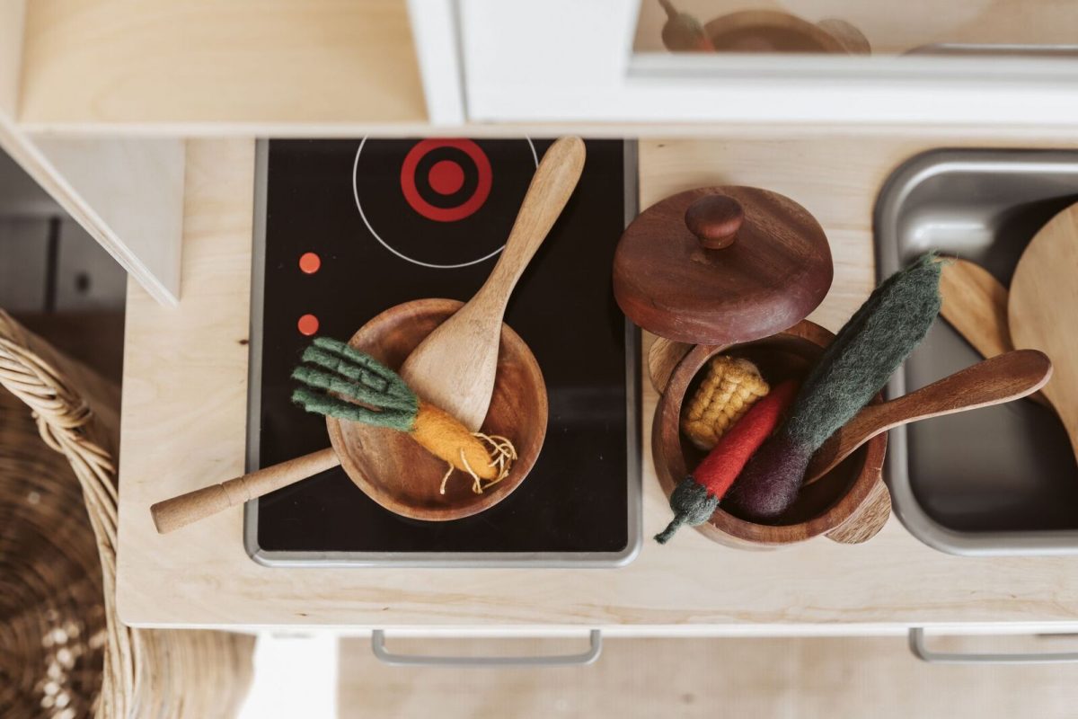 Mahogany Pot and Pan Playset